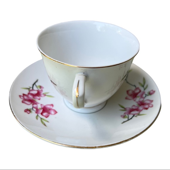 Beautiful Fine Bone China set of 4 - Cherry Blossoms Teacup and Saucer. - Picture 6 of 11